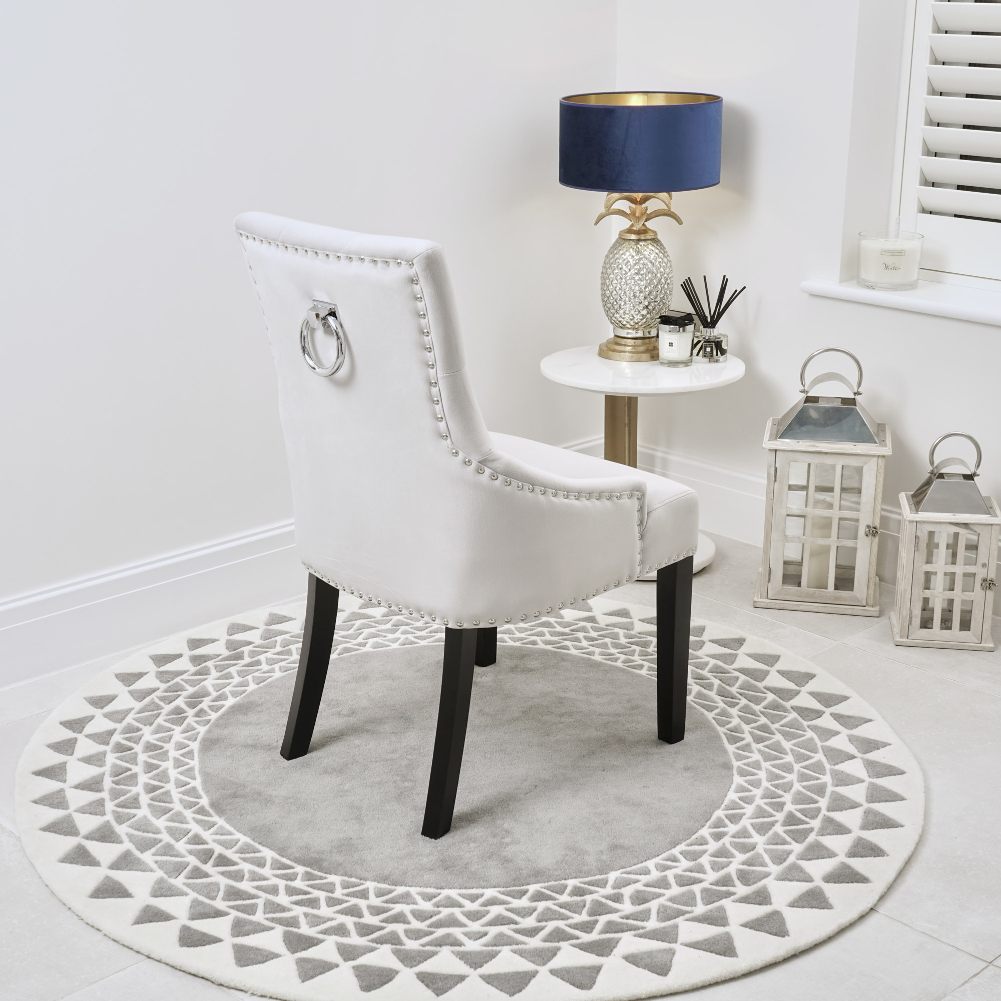 Luxury Chelsea Light Grey Velvet Dining Scoop Back Room Chair – Black Legs