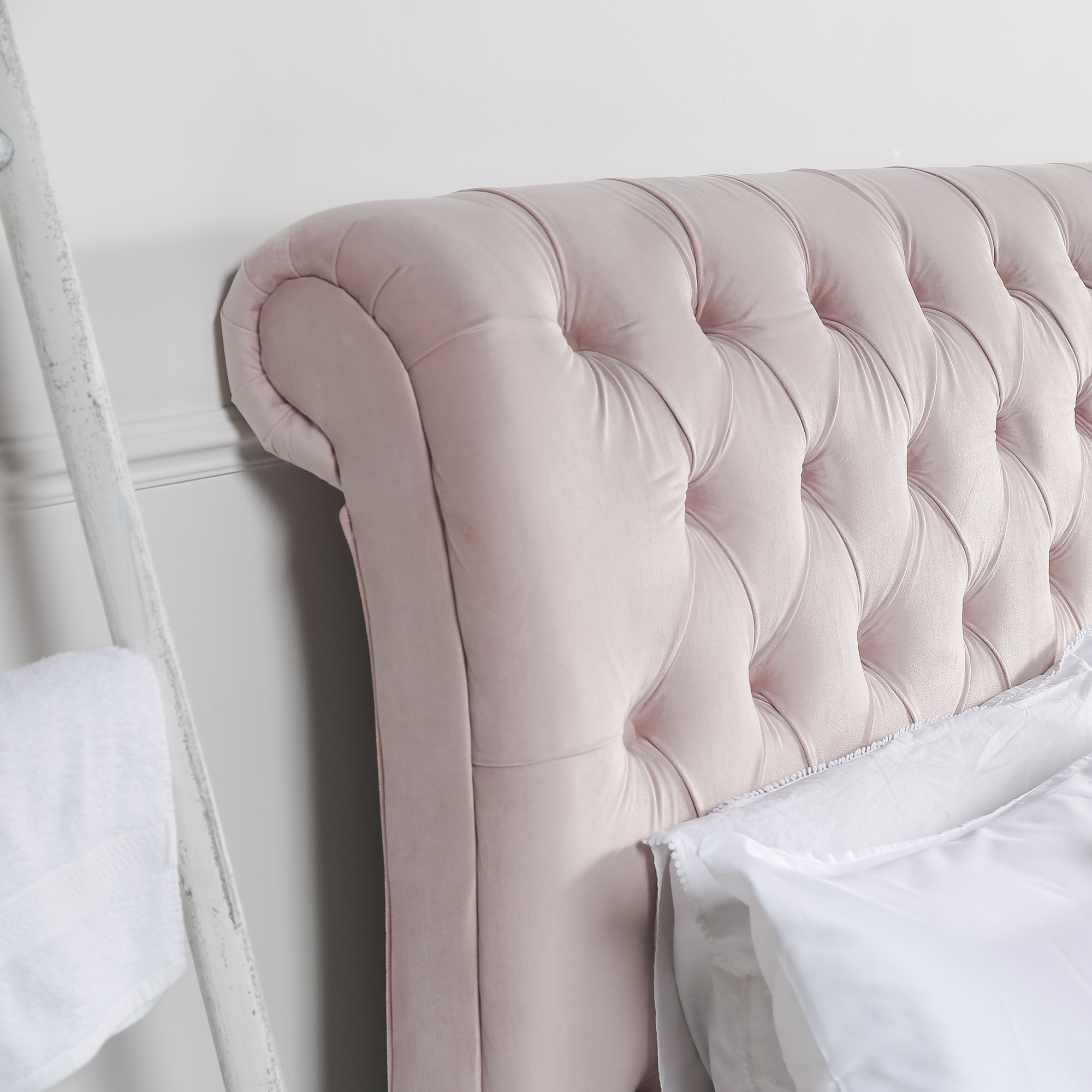 Luxury Chesterfield King Size Bed in Pink Velvet (5ft)