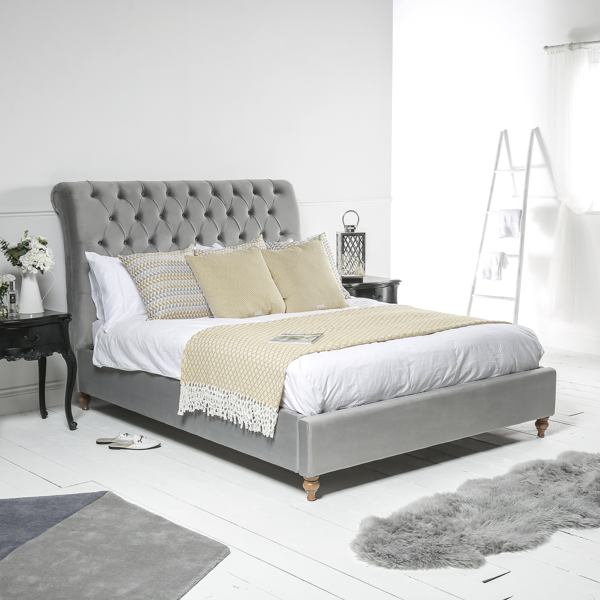 Léa 5ft Chesterfield King Size Bed With Grey Velvet Upholstery