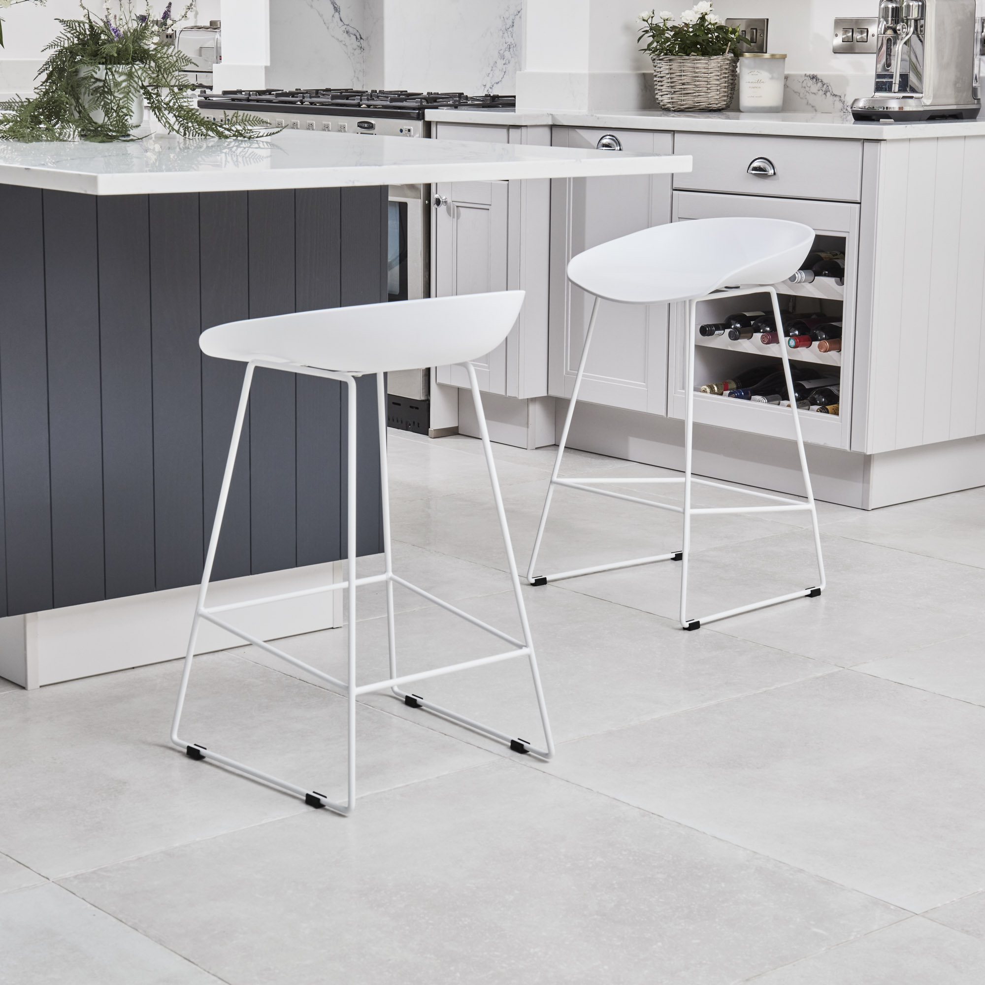 (Set of 4) Casper White Kitchen Stools