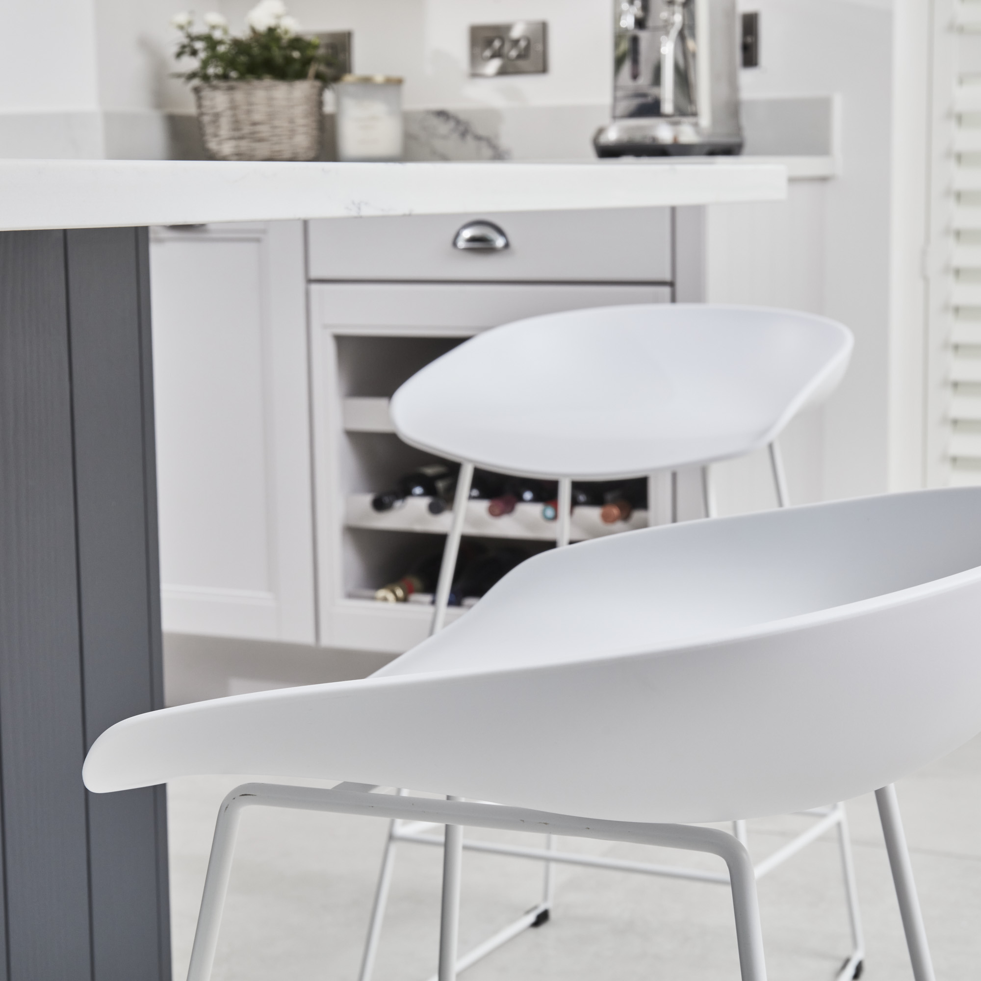 (Set of 4) Casper White Kitchen Stools