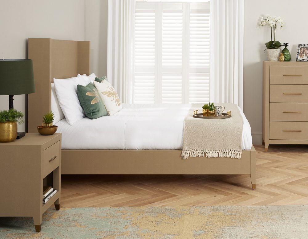 Richmond Shagreen King Size Winged Back Bed - Image 2