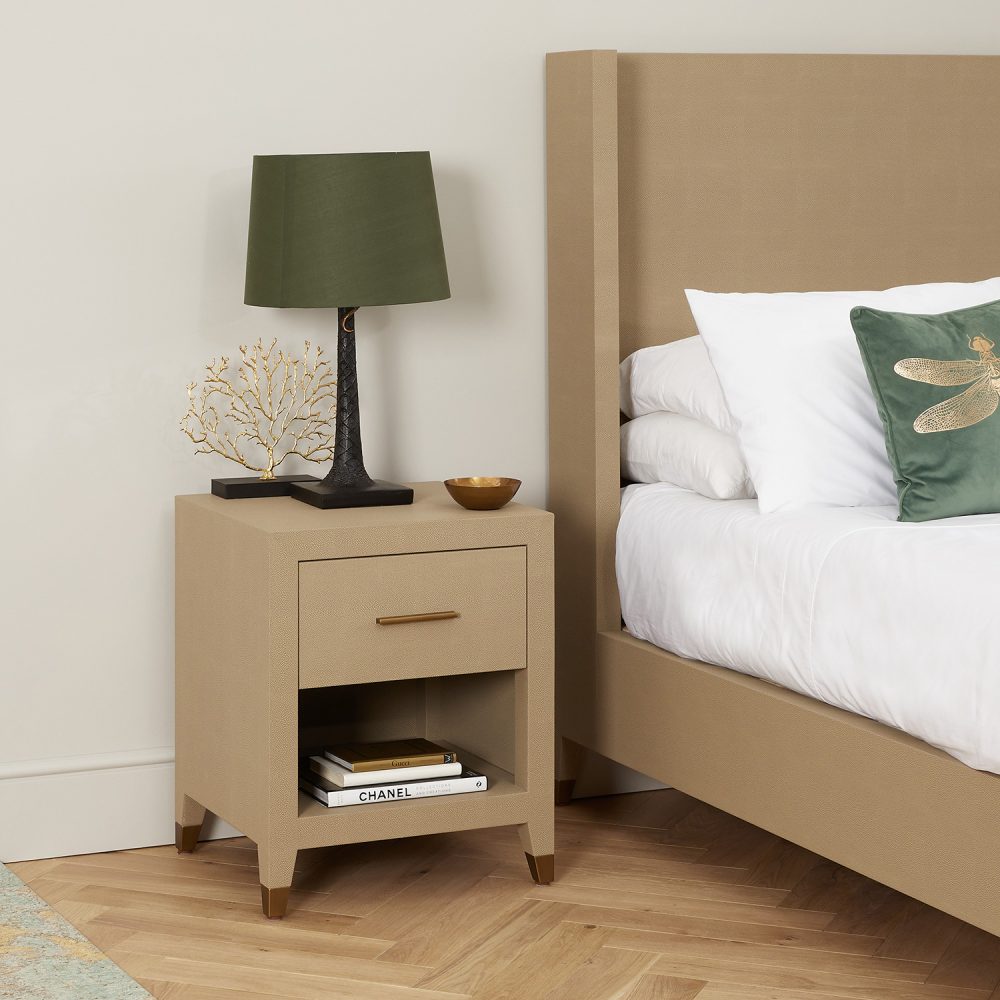 Richmond Shagreen King Size Winged Back Bed - Image 7