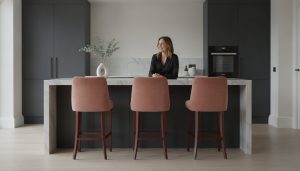 Read more about the article The Ultimate Guide to Velvet Bar Stools with Backs: Luxury, Comfort, and Style